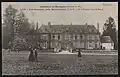 Carte postale (datée vers 1902 - 1903) montrant la façade du château.