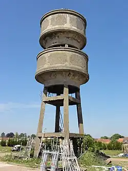 Le château d'eau.