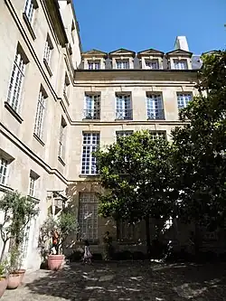 Cour de l’hôtel Le Peletier de Souzy