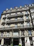 Hôtel Powers, au no&nbsp;52.