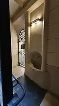 Eau courante dans l'escalier.