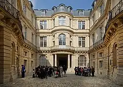 Antoine Le Pautre, Hôtel de Beauvais - 1654 - Pierre de Saint-Leu