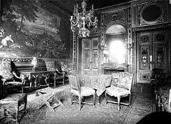 Petit salon.