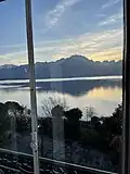 Vue sur le lac depuis vitre d'époque du 3è étage