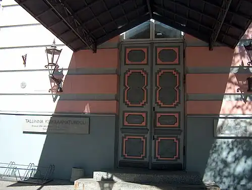 Porte d'entrée.