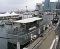 Advance à quai.