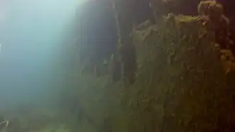 Le long de la coque