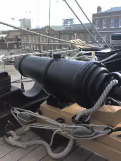 Carronade de 68 livres sur le Victory.