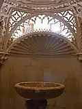 Baptistère dans l'abside méridionales