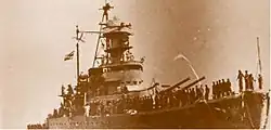 Le HTMS Dhomburi (ou Tonburi) quatre jours avant la bataille. Ce navire de 2&nbsp;200 t. fut lancé en 1938 par les chantiers Kawasaki.