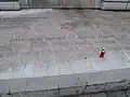 L'inscription au pied du mémorial