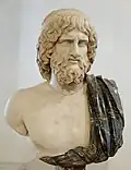Buste d'Hadès. Marbre, copie romaine d'un original grec du Ve siècle av. J.-C. ; le manteau en marbre noir est une addition moderne. Musée national romain.