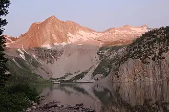 Le pic Hagerman (à g.) et la Snowmass Mountain (à d.).