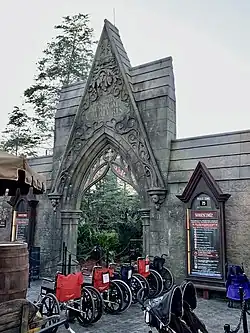 Description de l'image HagridsMagicalCreaturesMotorbikeAdventureEntrance.jpg.