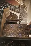 Hall d'entrée sol et escalier