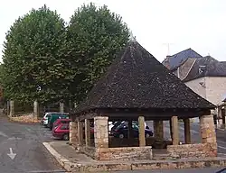 La halle de Thémines.