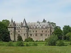 Façade arrière vue des prairies.