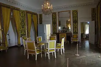 Grand salon jaune.
