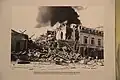 Le bâtiment principal de la gare détruit par un bombardement américain en décembre 1972.