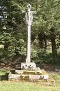 Le calvaire près de la chapelle.