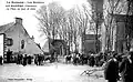 Hanvec ː la Place un jour de foire au début du XXe&nbsp;siècle (carte postale).