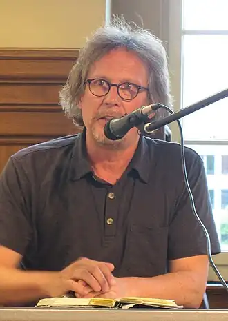 lecture d'Harald Martenstein dans la gare de Leipzig