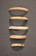 Fragments de bracelets en coquillage. British Museum.
