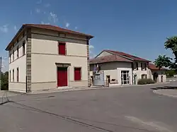 Mairie-école.