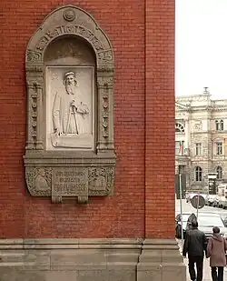 Monument en son honneur à la maison des artistes de Hanovre&nbsp;(de) qu'il a conçue