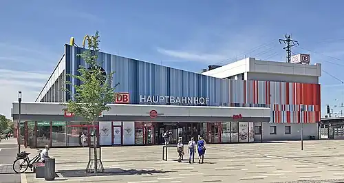 Façade de la Cottbus Hauptbahnhof (en) à Cottbus, Allemagne.