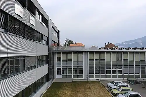 Une vue extérieure des bâtiments de la HE-Arc à Saint-Imier