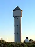 Château d'eau singulier au sud du village (octobre 2014).