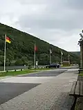 Quai aménagé sur la rive droite.