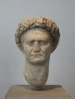 Tête de Vespasien avec couronne civique, de Minturnae.