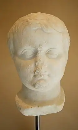 Tête d'un enfant.