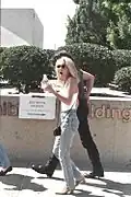 Heather Locklear dans un jeans de coupe "regular" ou "droite".