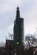 Église Saint-Sauveur de Berlin-Moabit avec échafaudage.