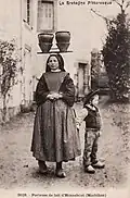 Porteuse de lait de la ville d'Hennebont (début du XXe&nbsp;siècle).