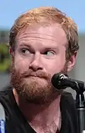Henry Zebrowski&nbsp;(en) interprète Quentin Frady.