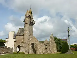 Henvic : la vieille église.