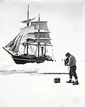 Autoportrait de Ponting avec le Terra Nova, 1911.