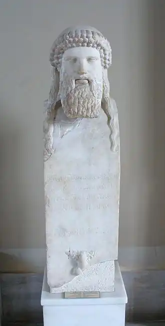 Un hermès attribué ou relié à l'Hermès des Propylées d'Alcamène. Ve siècle av. J.-C. ; copie : Pergame, IIe siècle ap. J.-C.