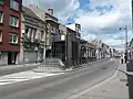 La station de métro La Roue (ligne 5) en îlot central de la chaussée de Mons