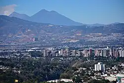 Des volcans près de la ville de Guatemala.