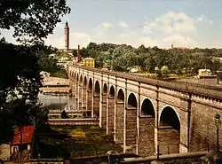 Une impression de 1900, montrant les arches en pierre d'origine
