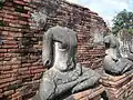 Statues sans têtes.