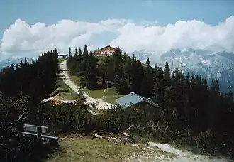 Vue du sommet avec le Dachstein en arrière-plan.