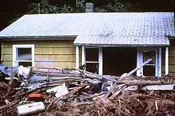 Photo d'une maison détruite.
