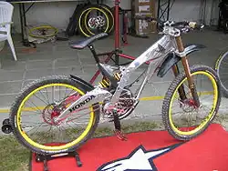 Vélo tout-terrain.