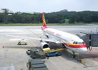 Airbus A320 de Hong Kong Airlines stationné à l'aéroport de Taichung, Taïwan.